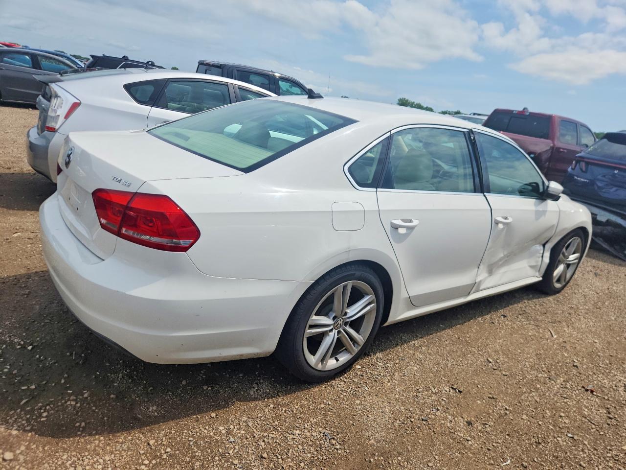 2015 VOLKSWAGEN PASSAT SE photo 7