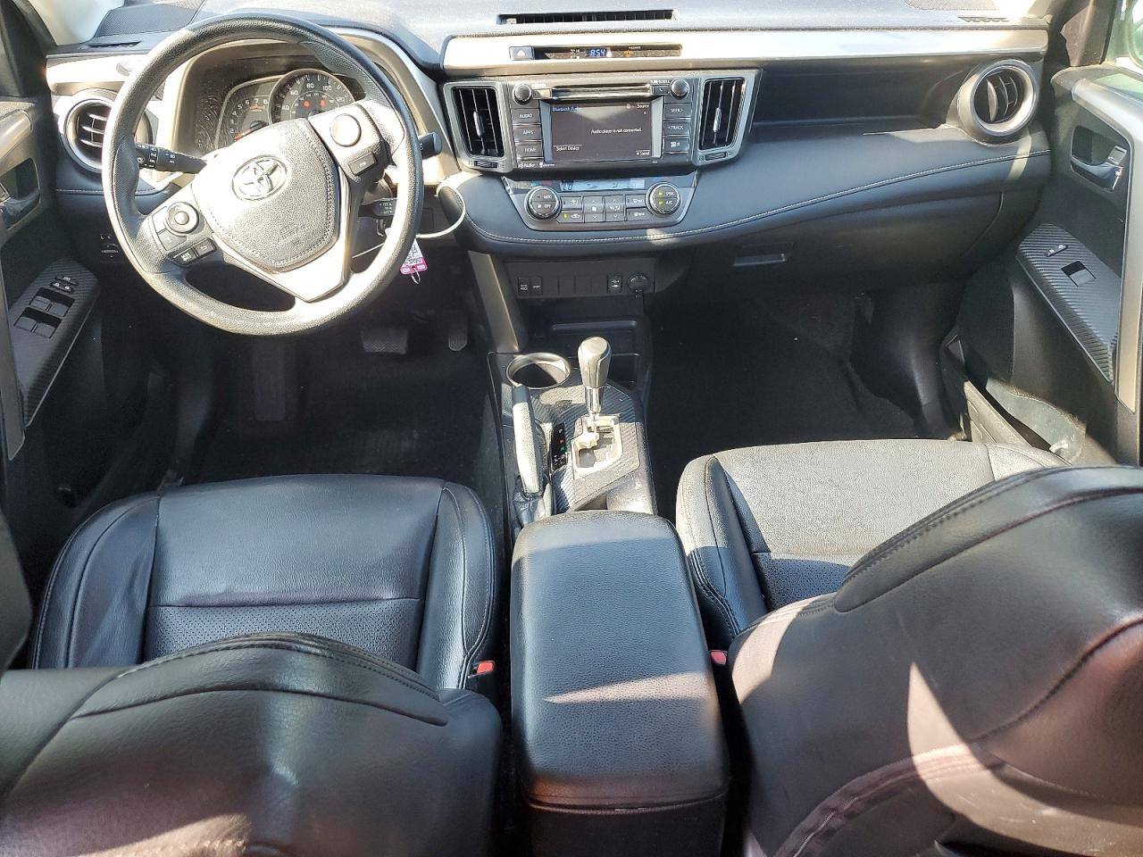 2015 TOYOTA RAV4 XLE photo 15