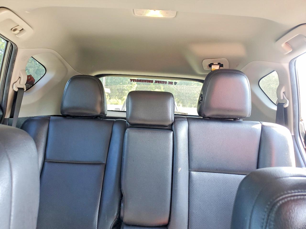 2015 TOYOTA RAV4 XLE photo 19