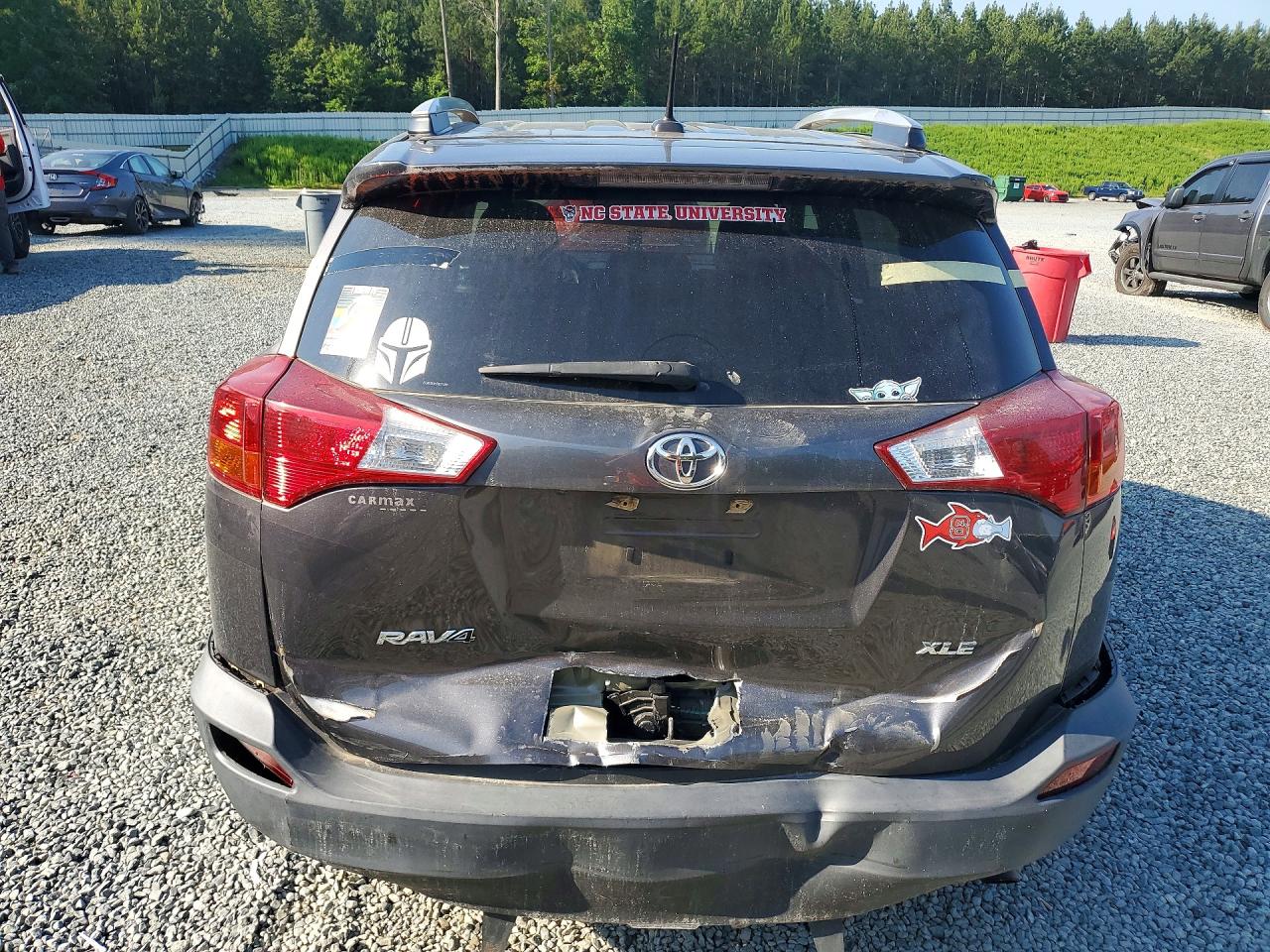 2015 TOYOTA RAV4 XLE photo 11
