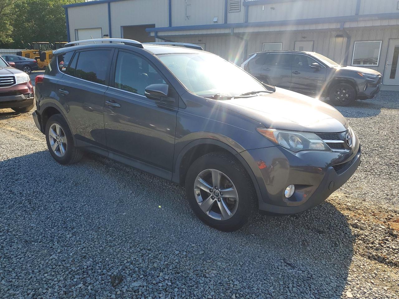 2015 TOYOTA RAV4 XLE photo 7