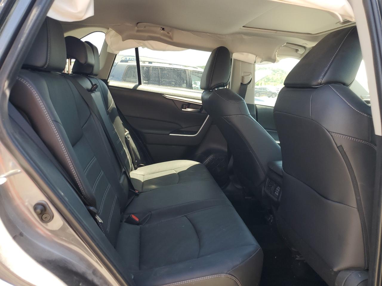 2024 TOYOTA RAV4 XLE PREMIUM photo 11