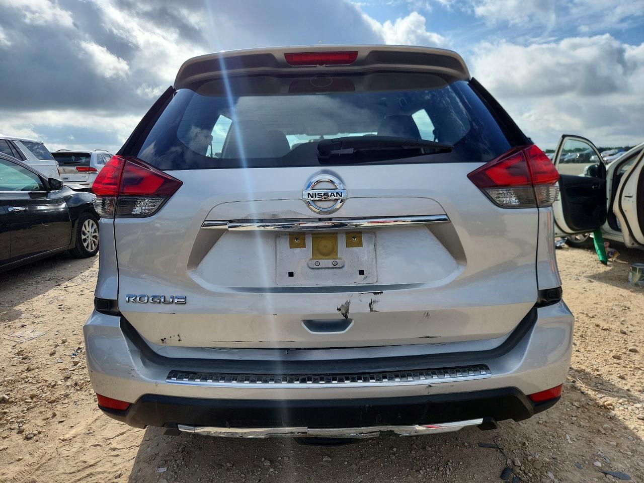2017 NISSAN ROGUE S photo 11