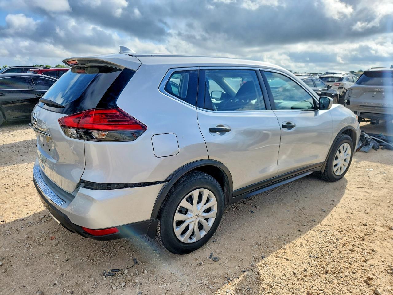 2017 NISSAN ROGUE S photo 5