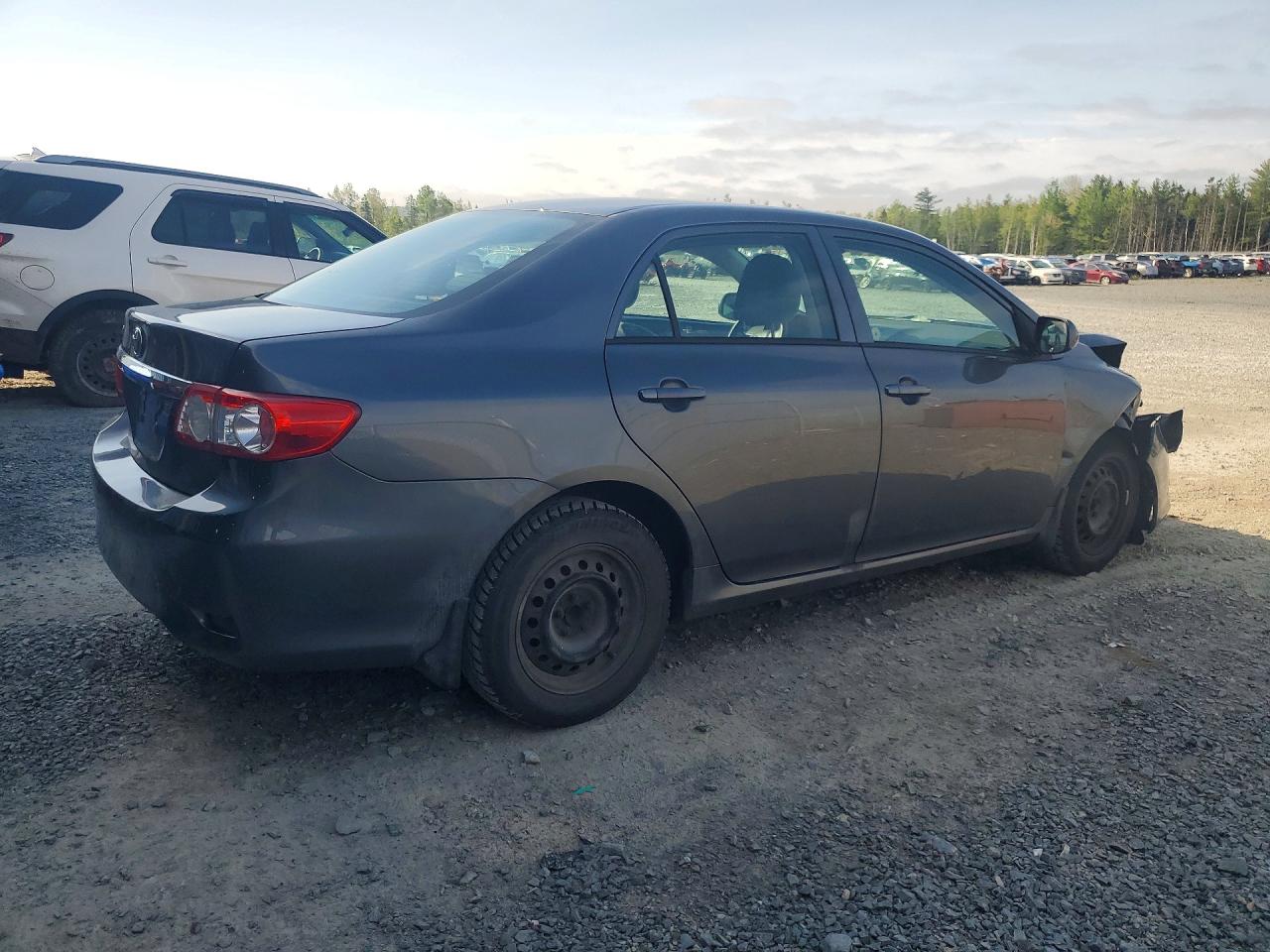 2011 TOYOTA COROLLA BASE photo 3