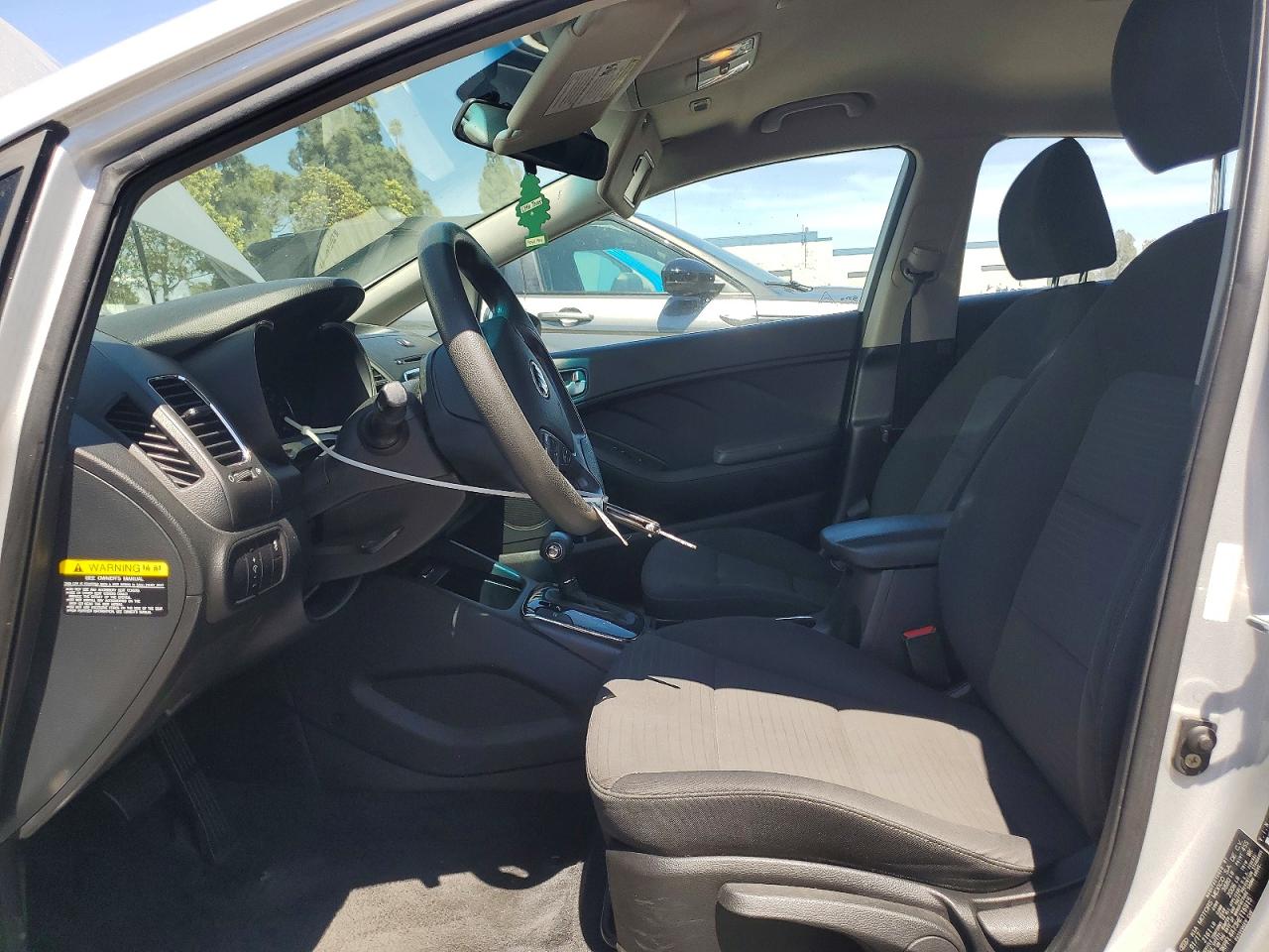 2017 KIA FORTE LX photo 13
