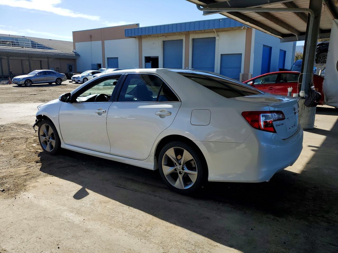 2014 TOYOTA CAMRY SE V6 photo 3