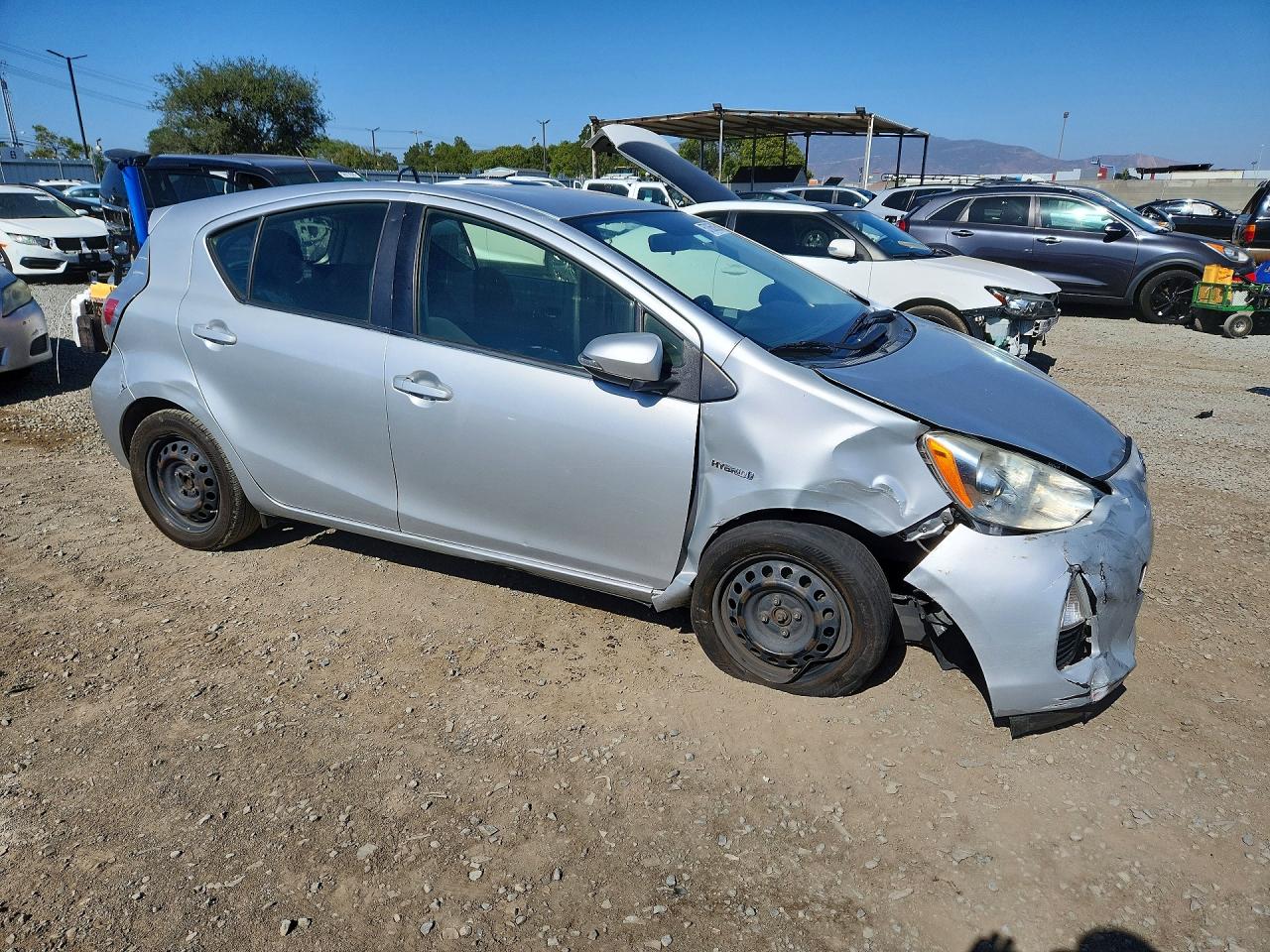2013 TOYOTA PRIUS C THREE photo 4