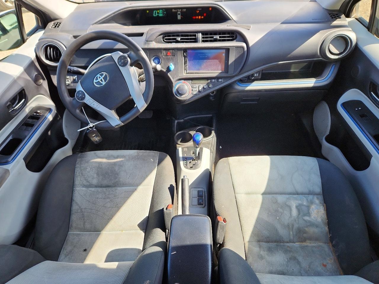 2013 TOYOTA PRIUS C THREE photo 8