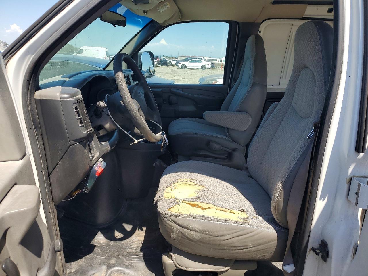 2003 GMC SAVANA G2500 photo 13