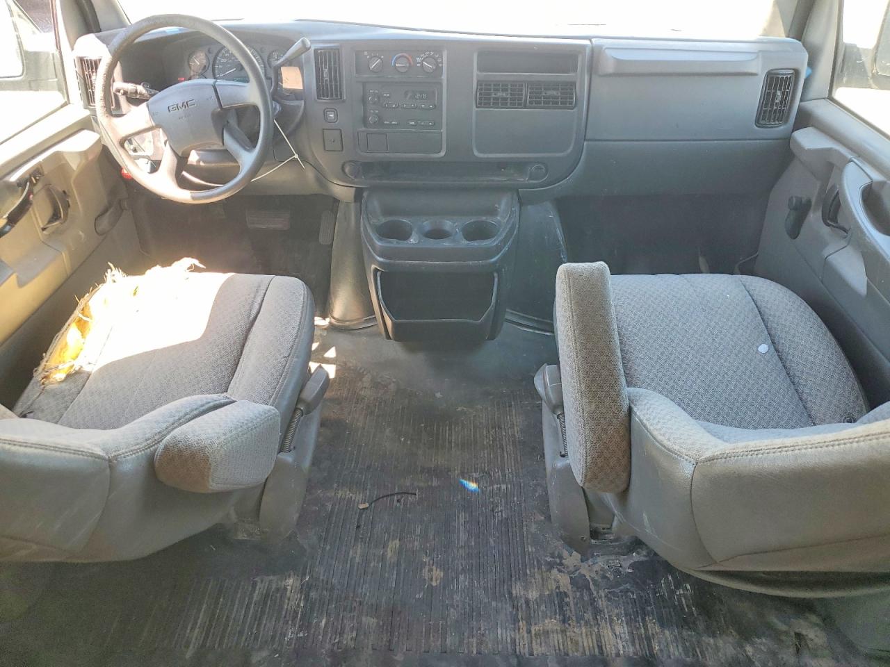2003 GMC SAVANA G2500 photo 15