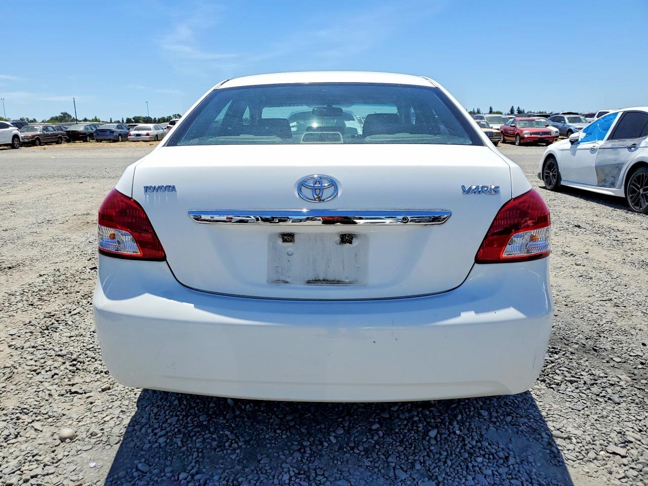 2010 TOYOTA YARIS BASE photo 16
