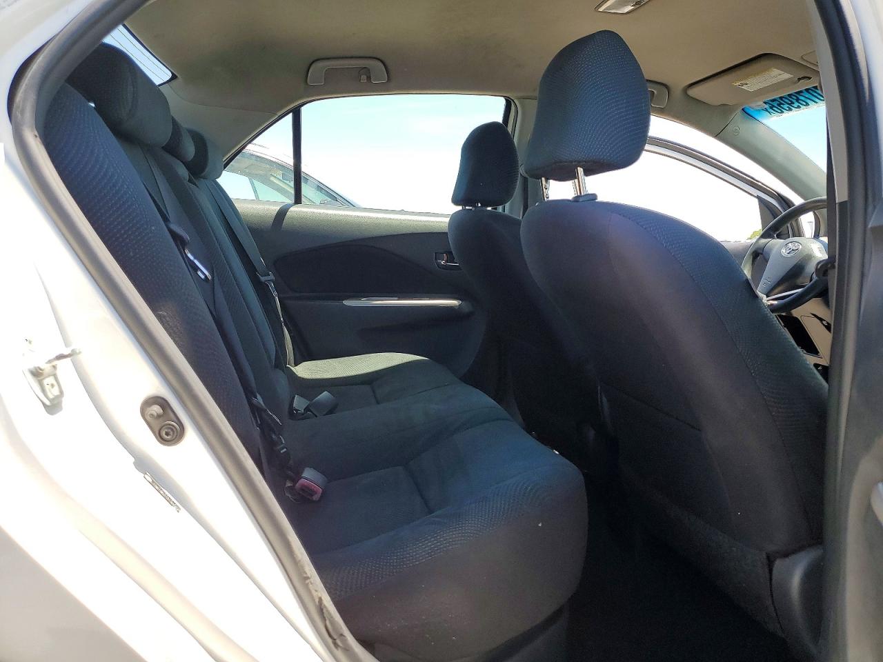 2010 TOYOTA YARIS BASE photo 28