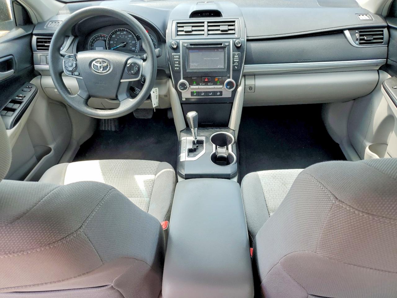 2014 TOYOTA CAMRY LE photo 8