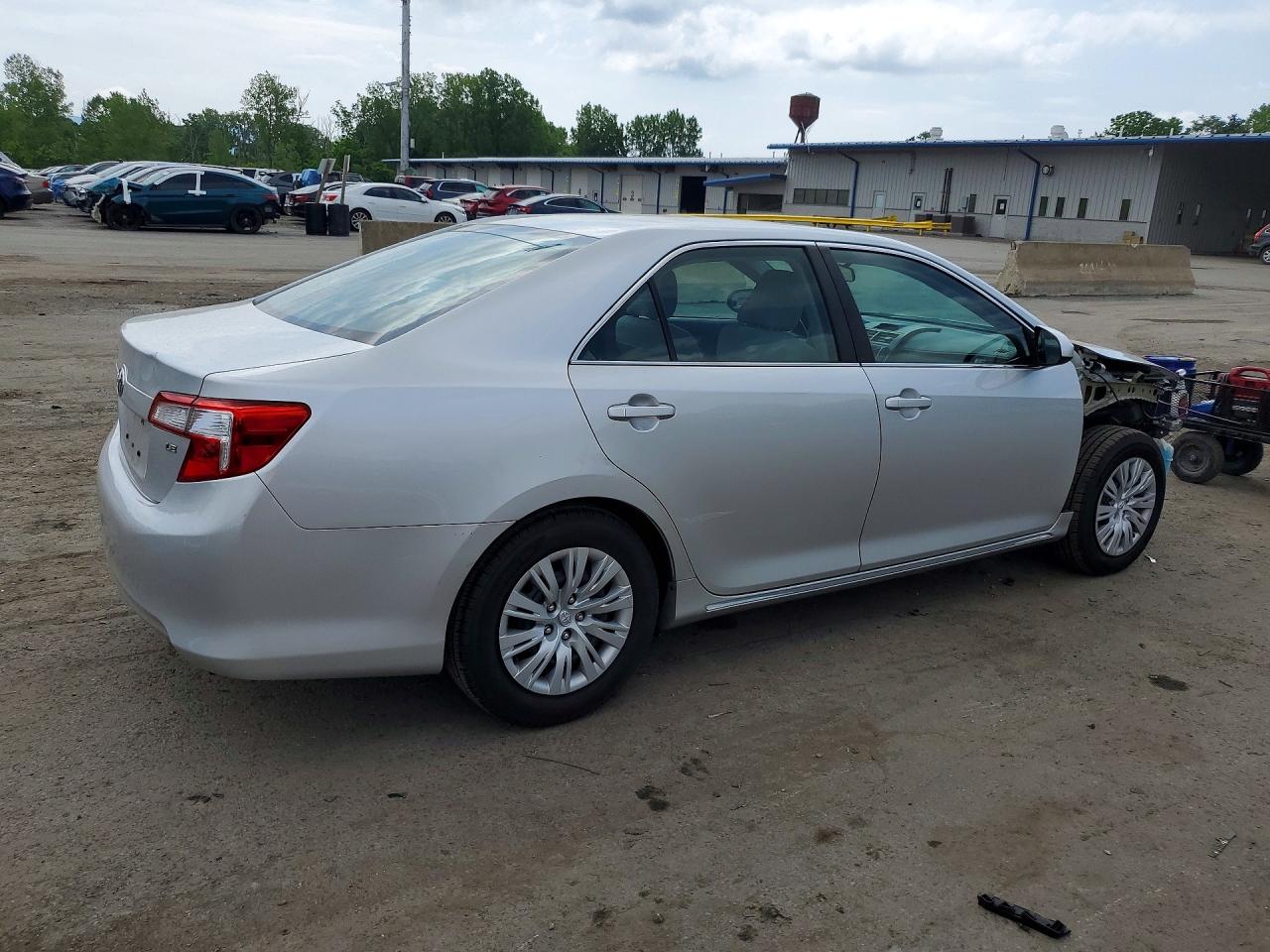 2014 TOYOTA CAMRY LE photo 3