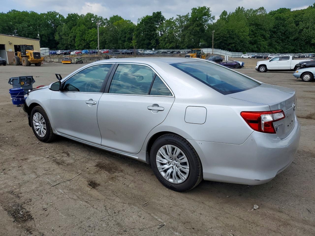 2014 TOYOTA CAMRY LE photo 2