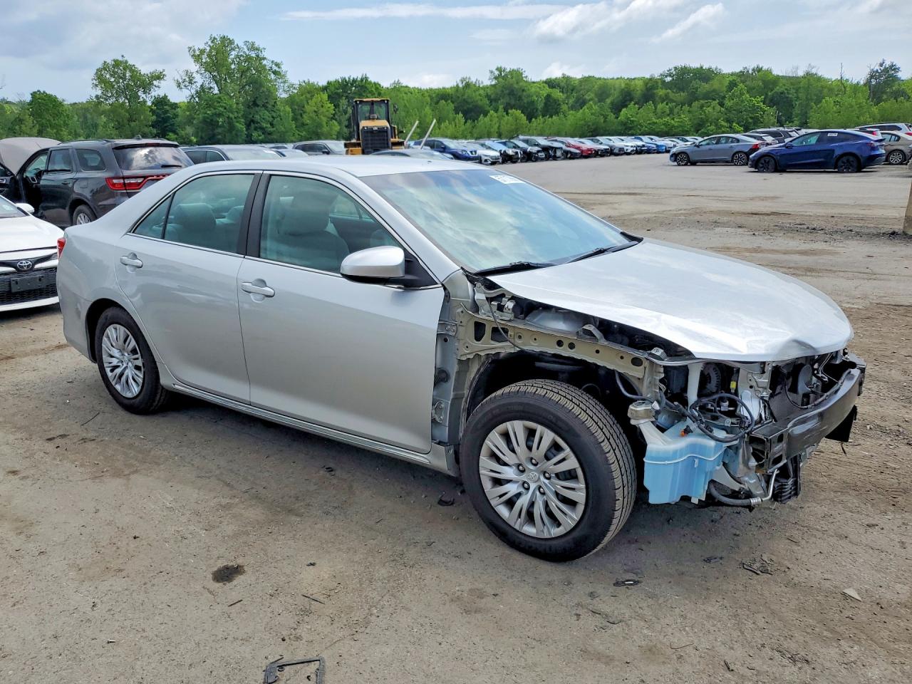 2014 TOYOTA CAMRY LE photo 4