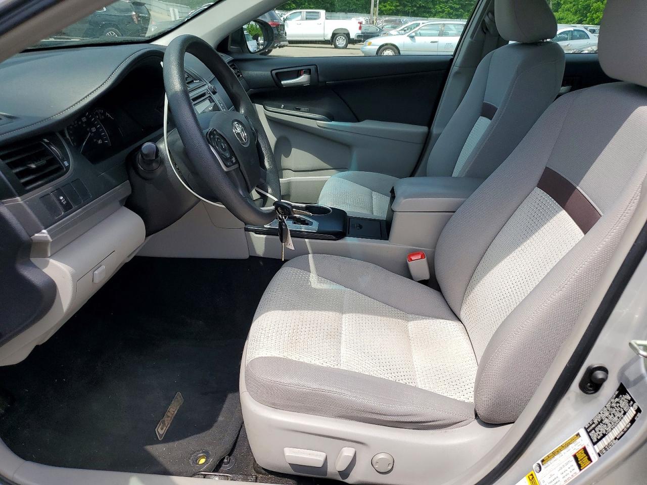 2014 TOYOTA CAMRY LE photo 7