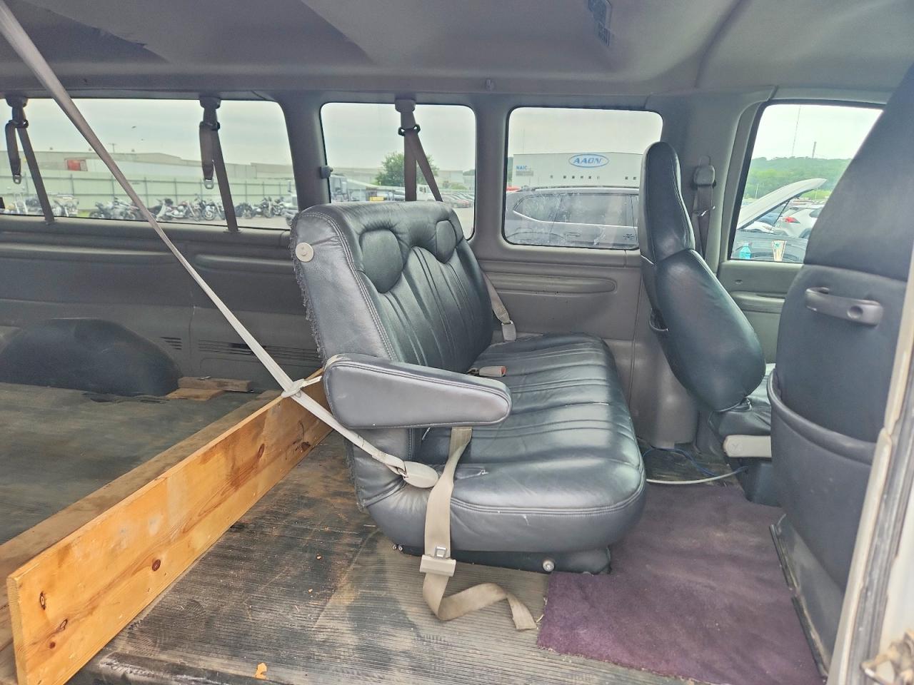 1998 GMC SAVANA G3500 photo 31