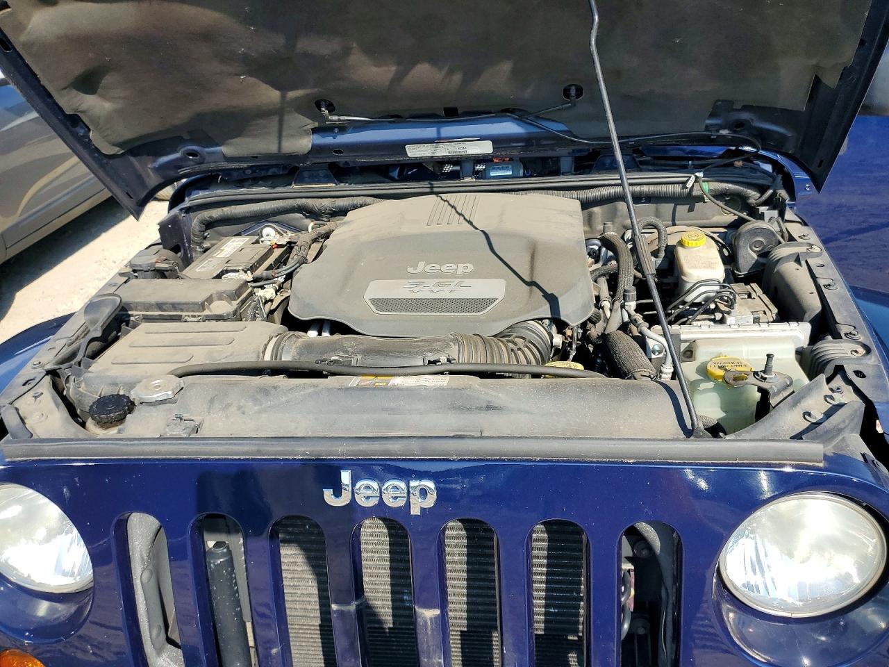 2013 JEEP WRANGLER UNLIMITED SAHARA photo 23