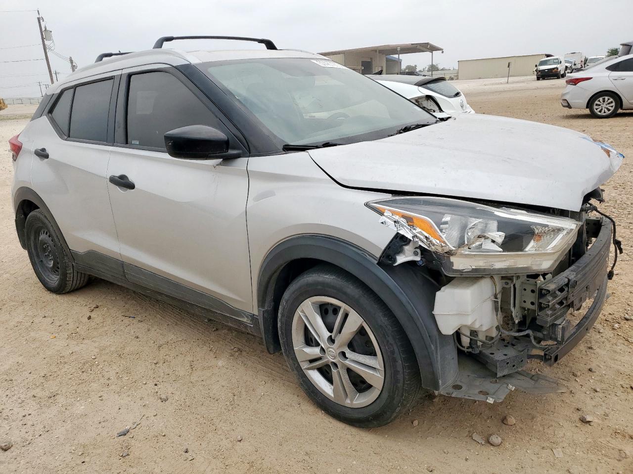 2019 NISSAN KICKS S photo 4