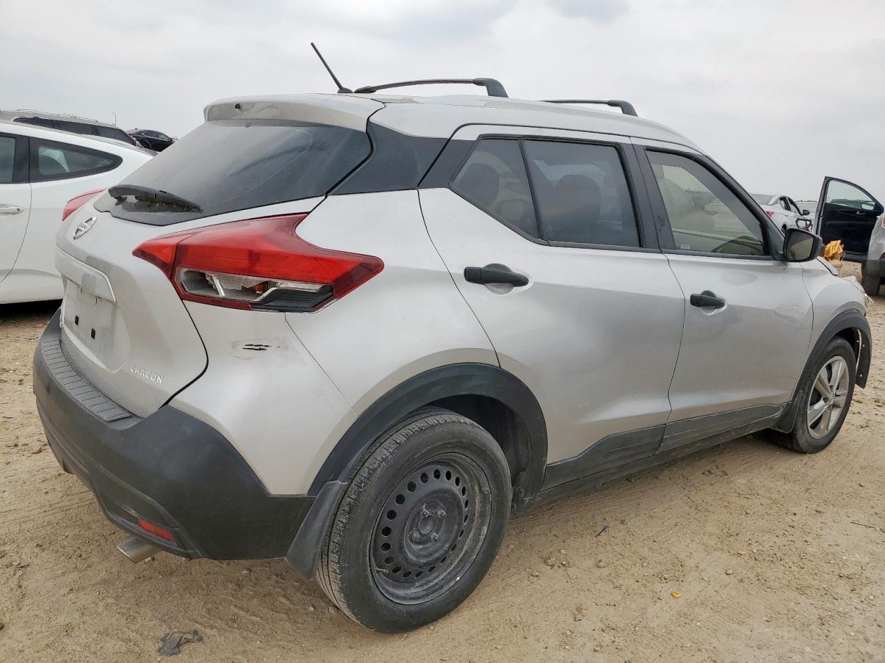 2019 NISSAN KICKS S photo 3
