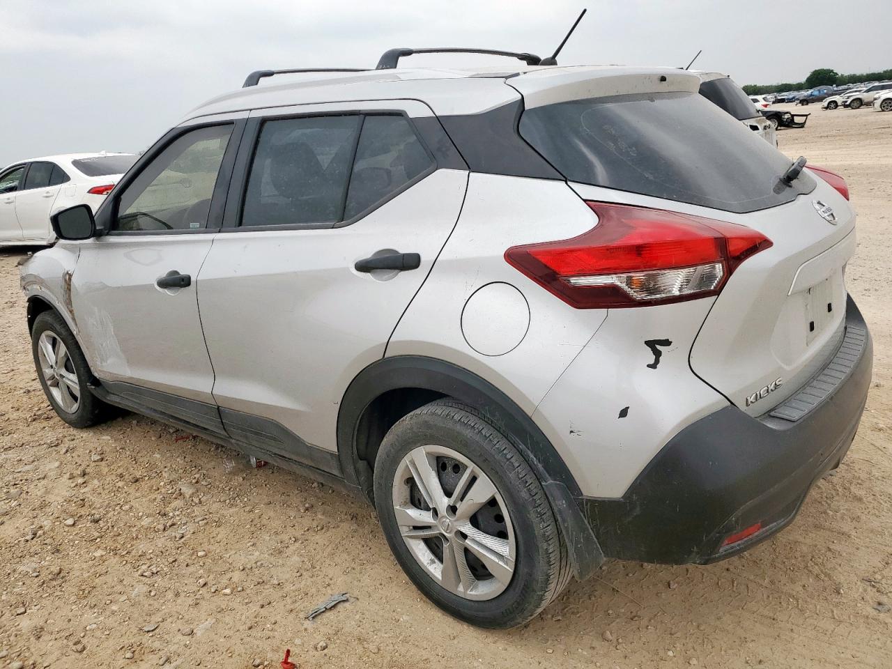 2019 NISSAN KICKS S photo 2