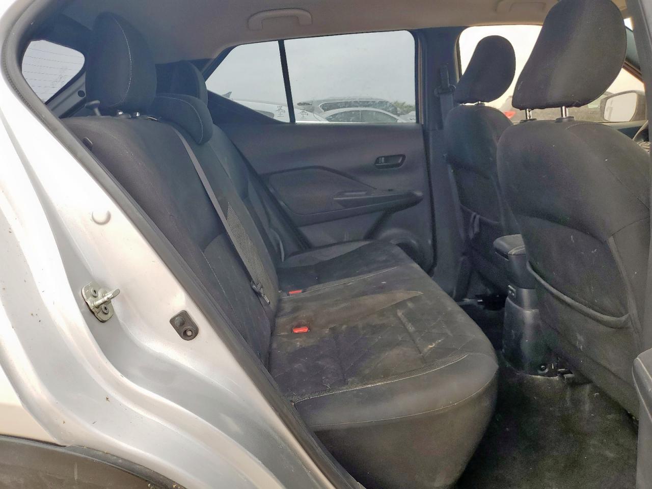 2019 NISSAN KICKS S photo 10