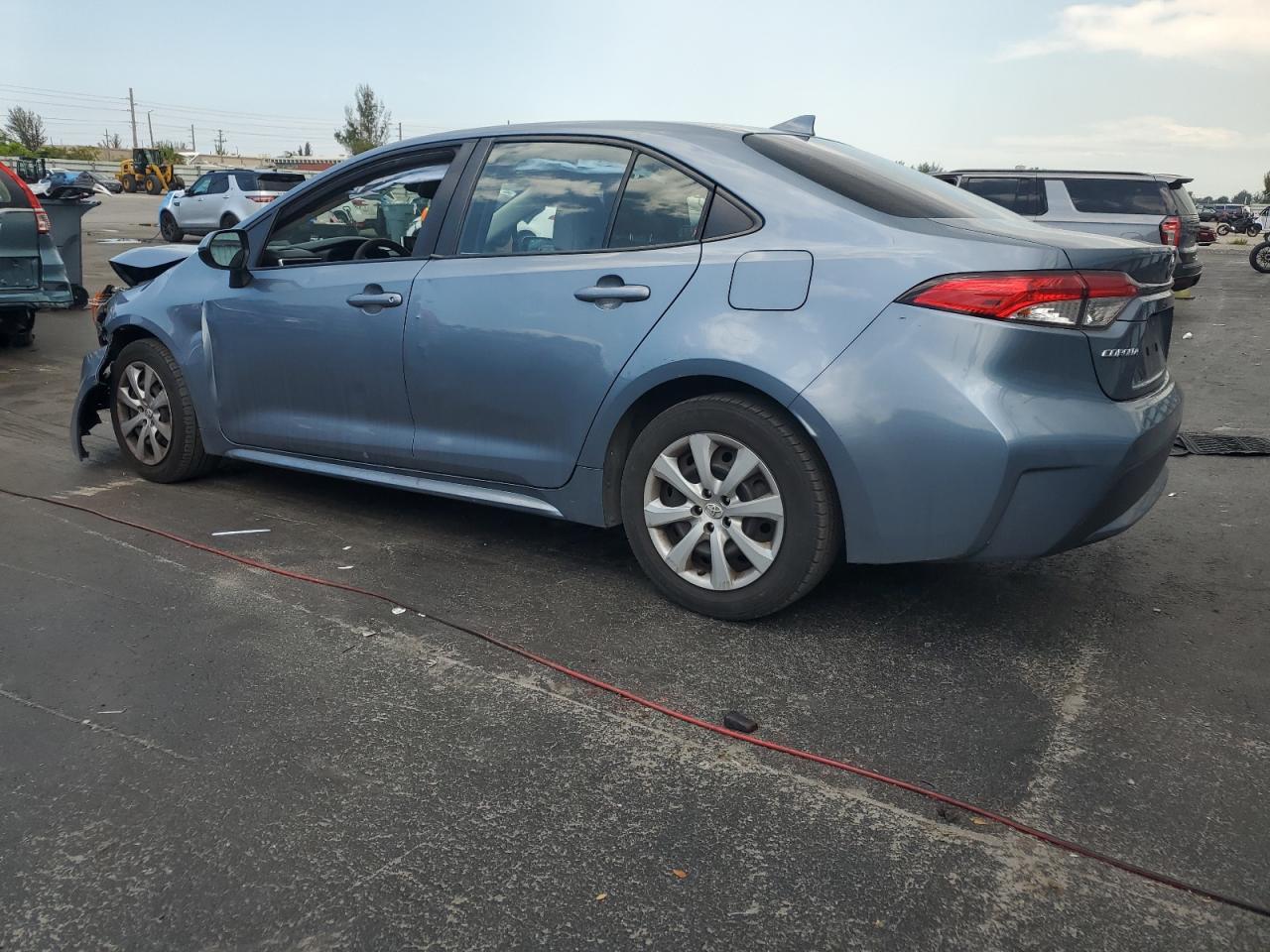 2020 TOYOTA COROLLA LE photo 3