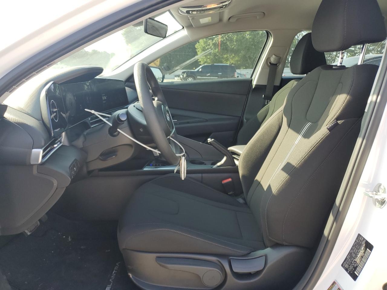 2024 HYUNDAI ELANTRA SEL photo 7