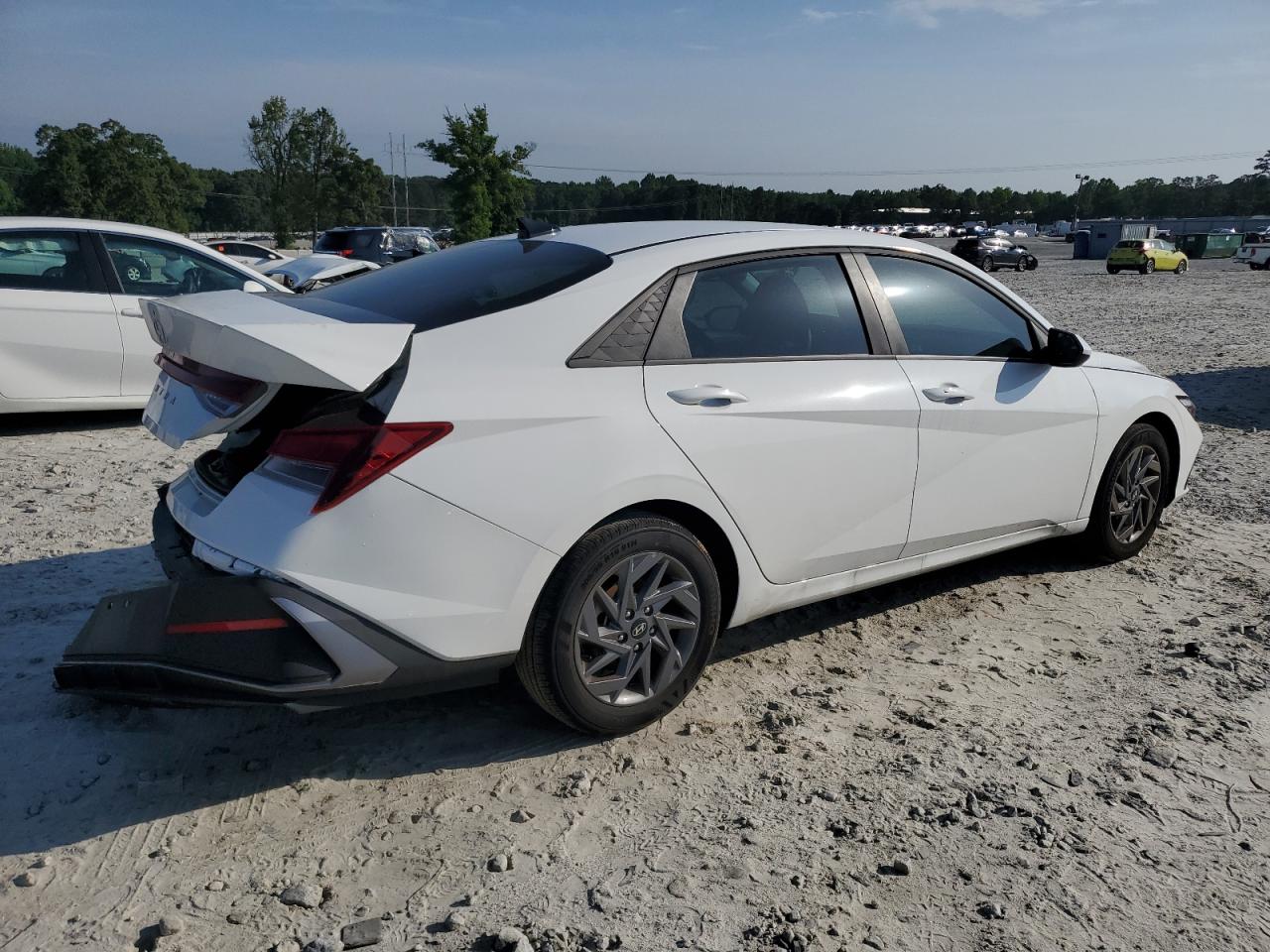 2024 HYUNDAI ELANTRA SEL photo 3