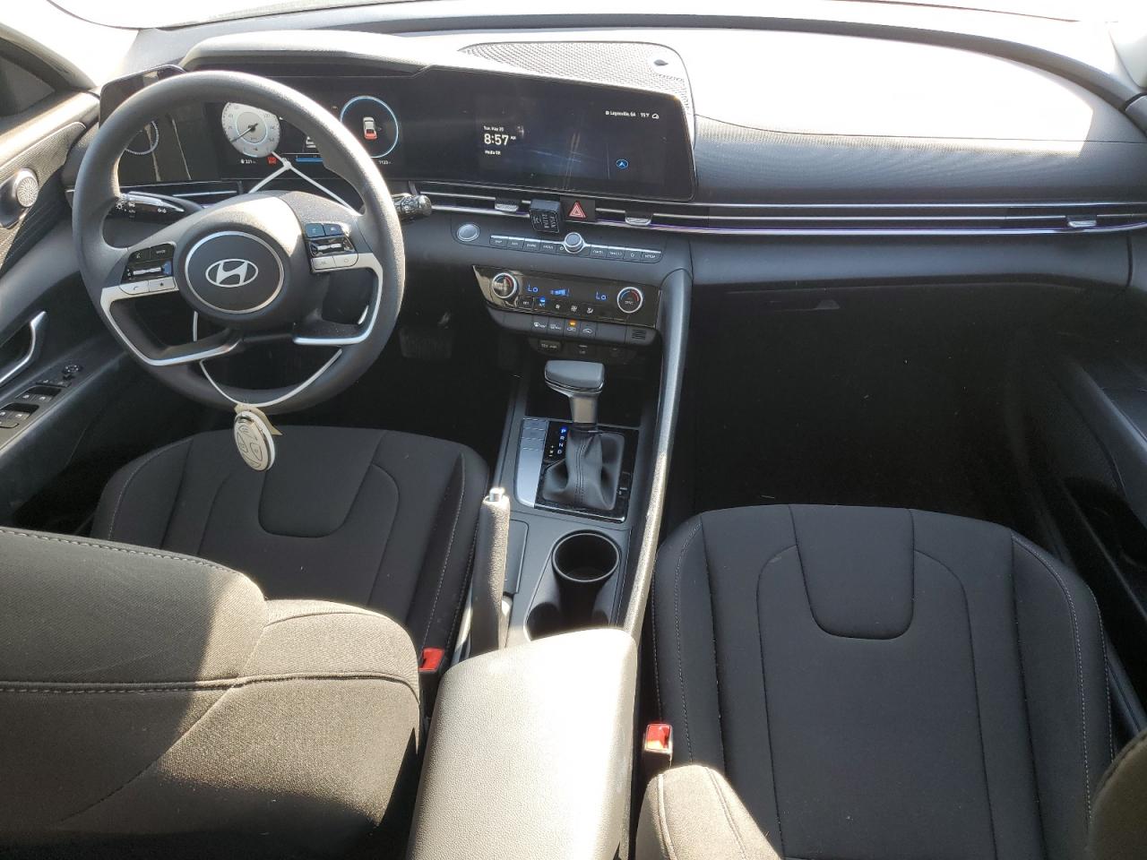 2024 HYUNDAI ELANTRA SEL photo 8