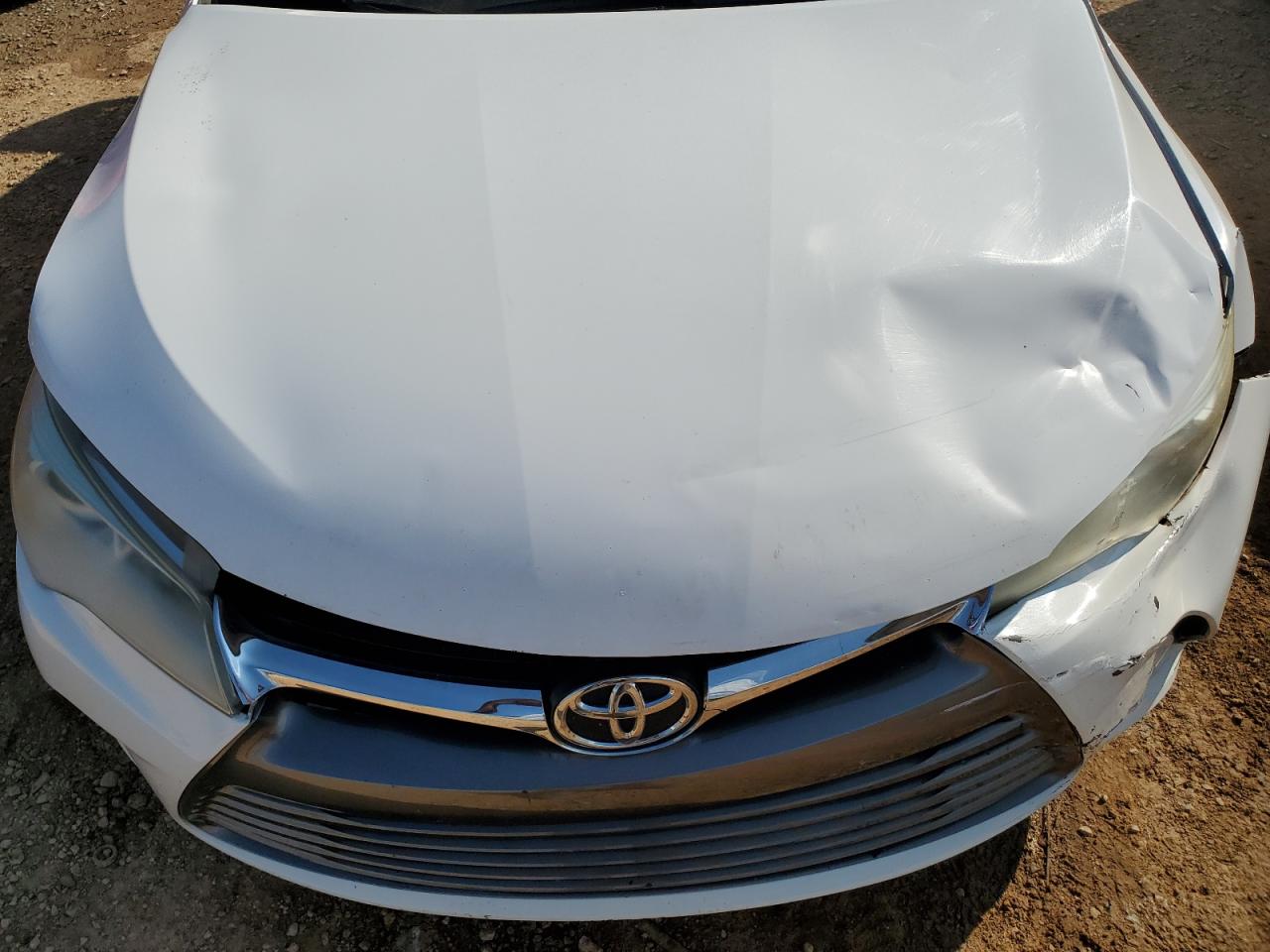 2015 TOYOTA CAMRY LE photo 21