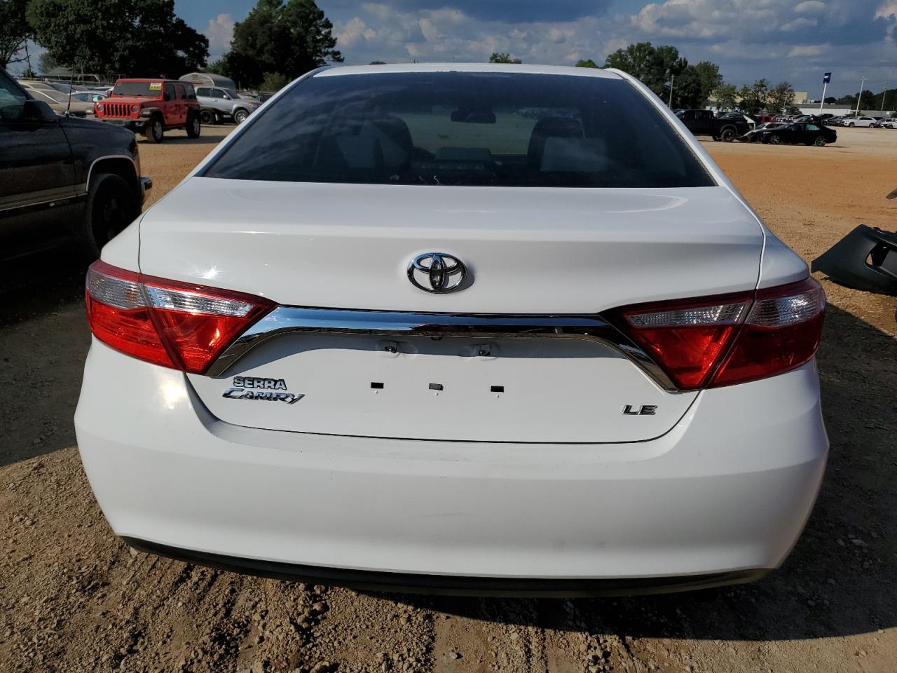 2015 TOYOTA CAMRY LE photo 11