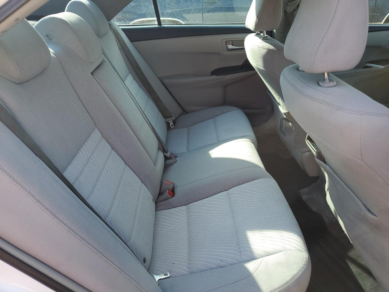 2015 TOYOTA CAMRY LE photo 19