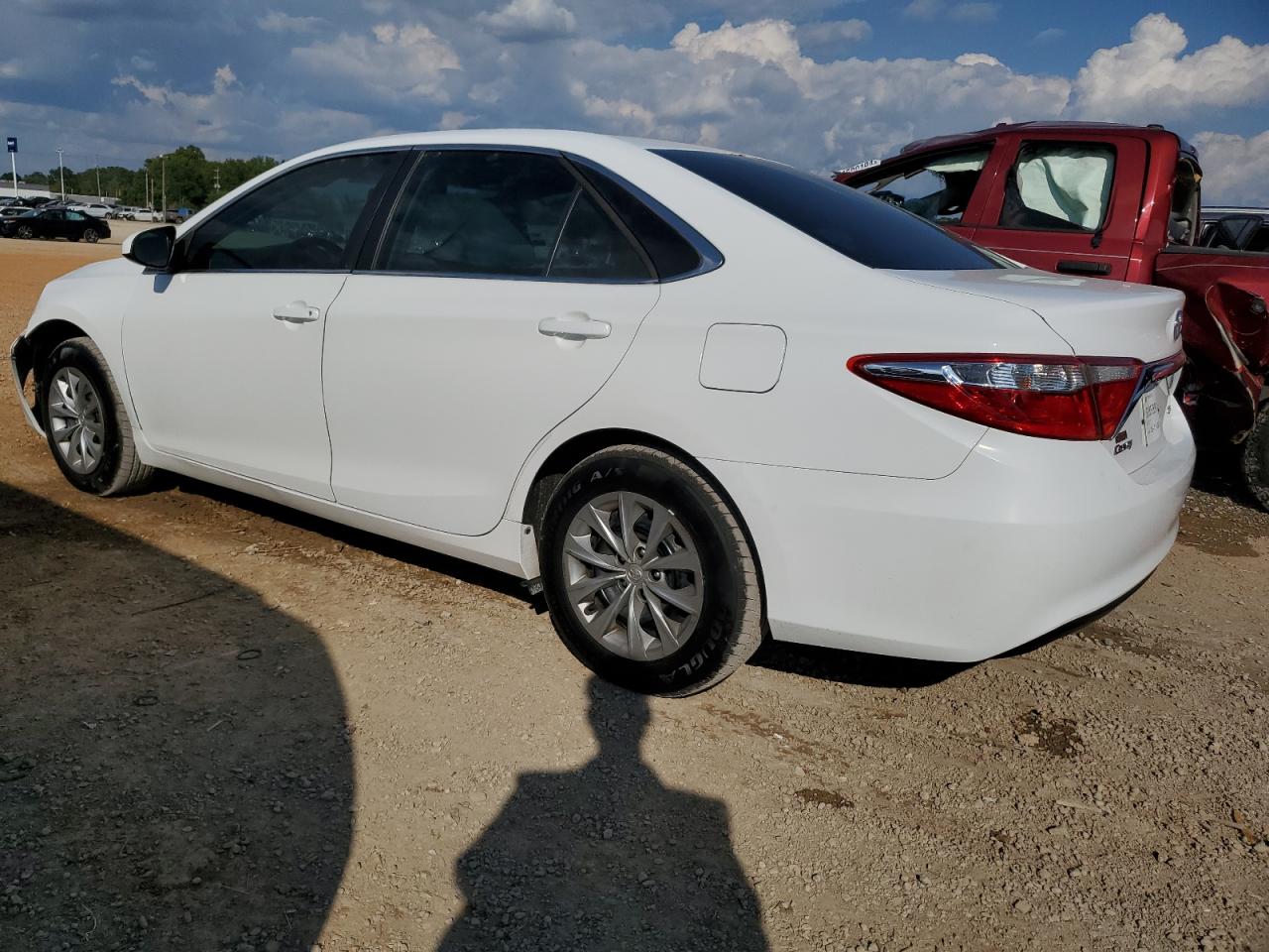 2015 TOYOTA CAMRY LE photo 3