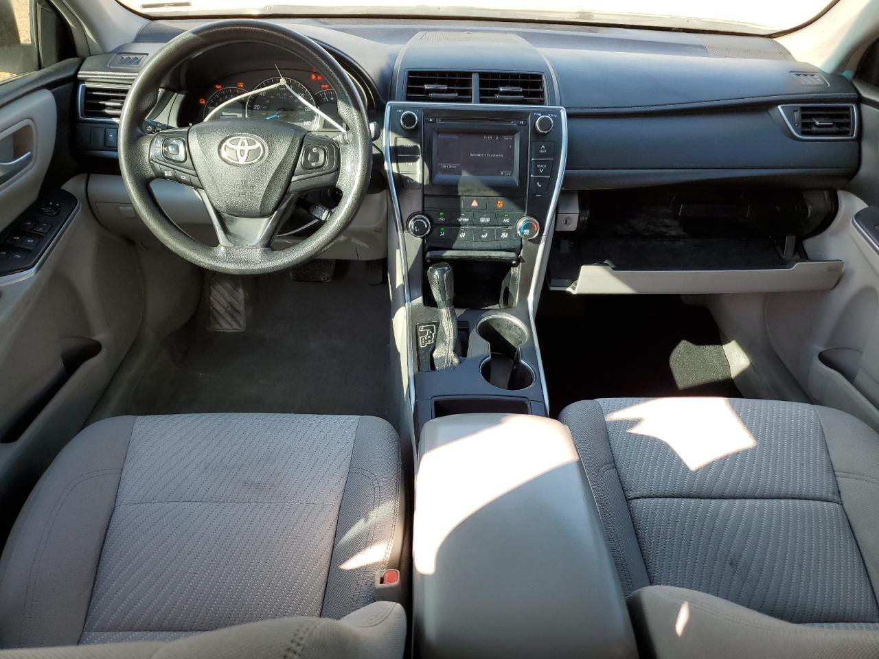 2015 TOYOTA CAMRY LE photo 15