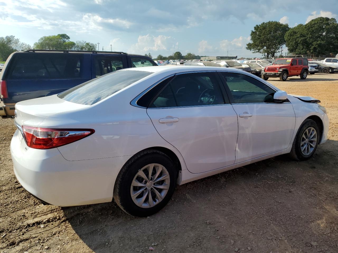 2015 TOYOTA CAMRY LE photo 5