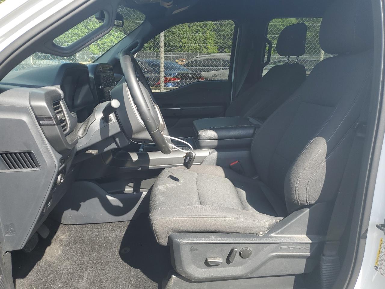 2024 FORD F150 XLT photo 13