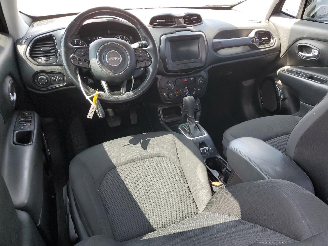 2019 JEEP RENEGADE LATITUDE photo 8