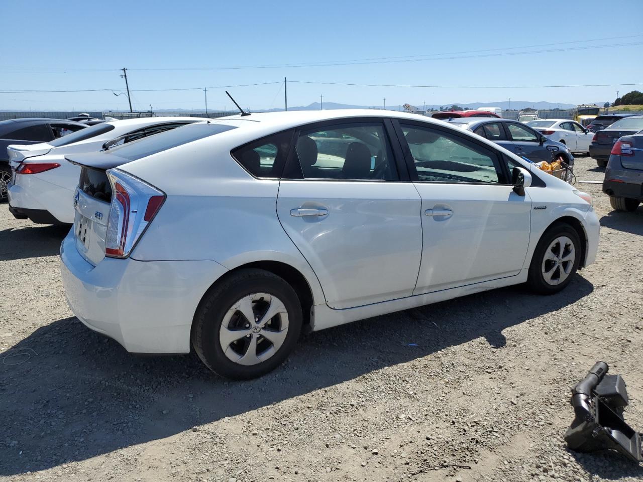 2015 TOYOTA PRIUS photo 3