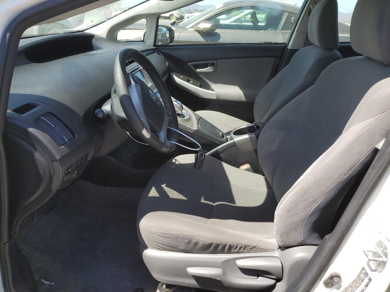 2015 TOYOTA PRIUS photo 7