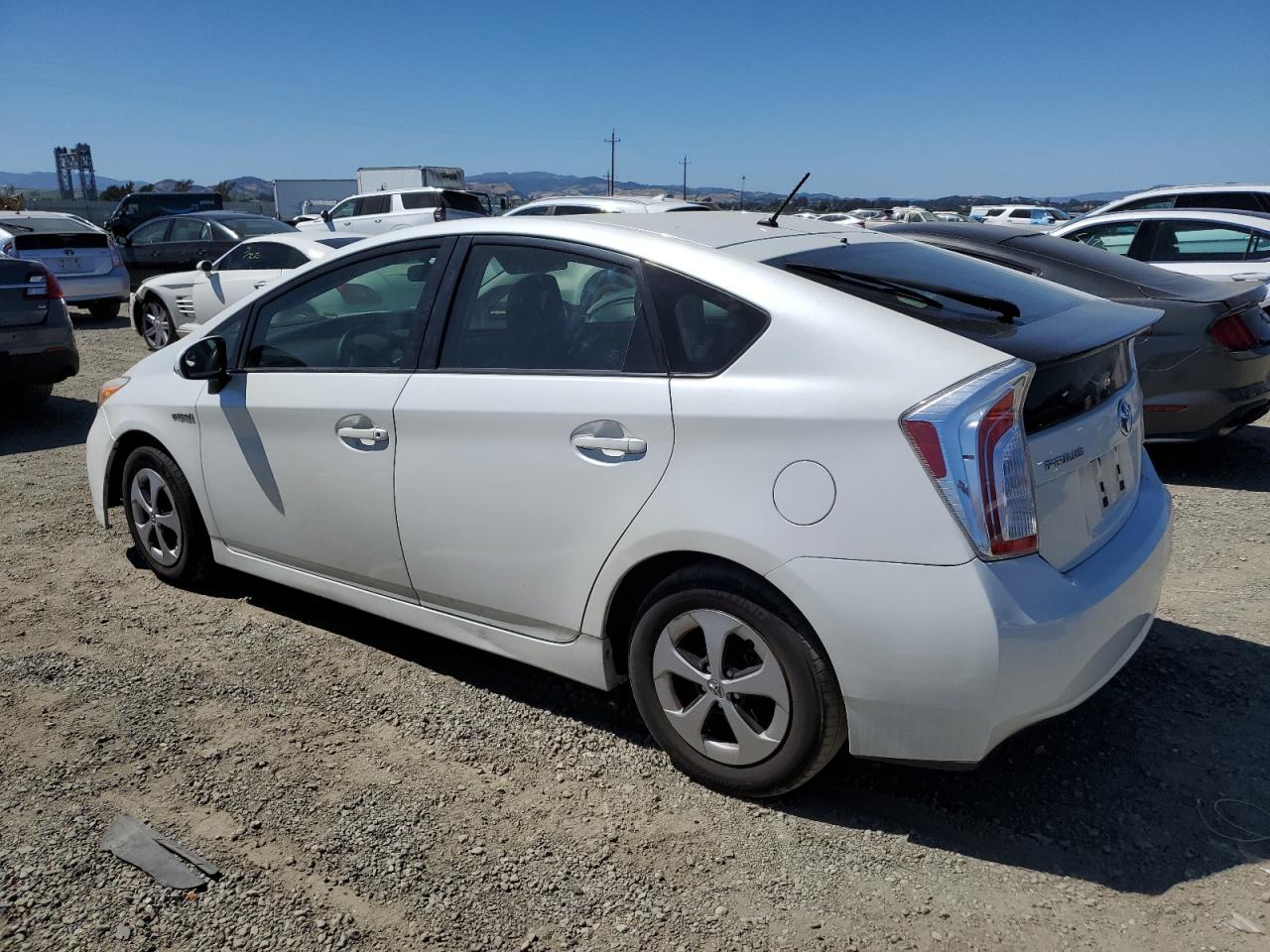 2015 TOYOTA PRIUS photo 2