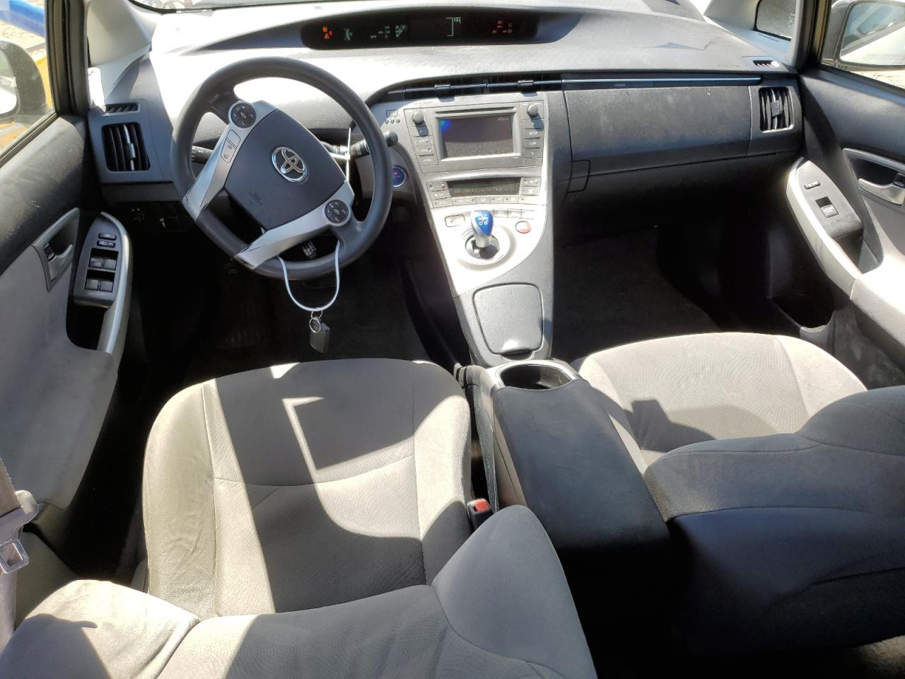2015 TOYOTA PRIUS photo 8