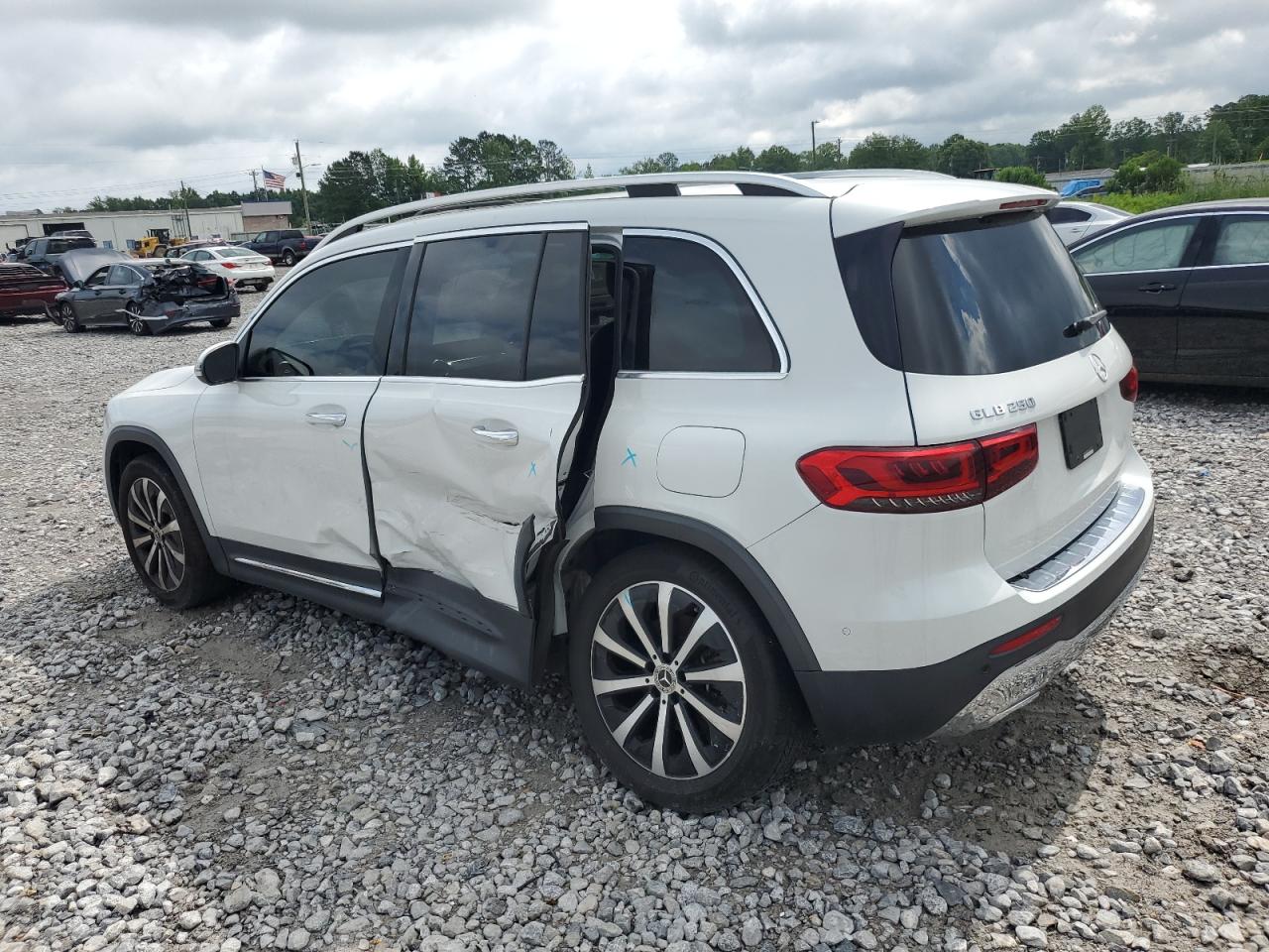 2021 MERCEDES-BENZ GLB 250 photo 2