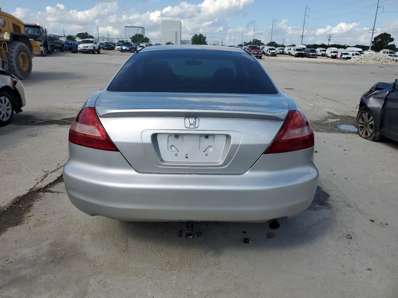 2005 HONDA ACCORD LX photo 11