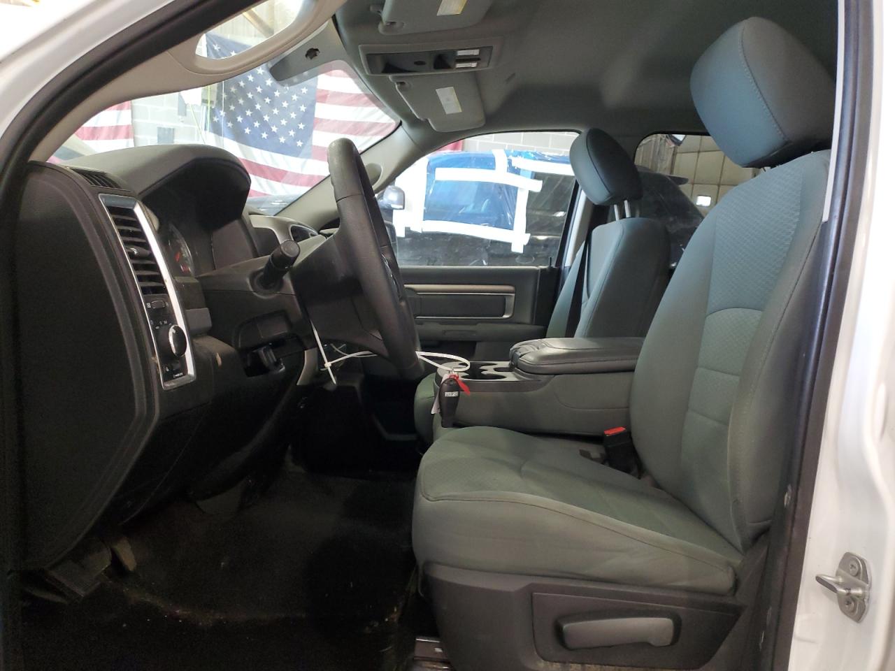 2019 RAM 1500 CLASSIC SLT photo 19
