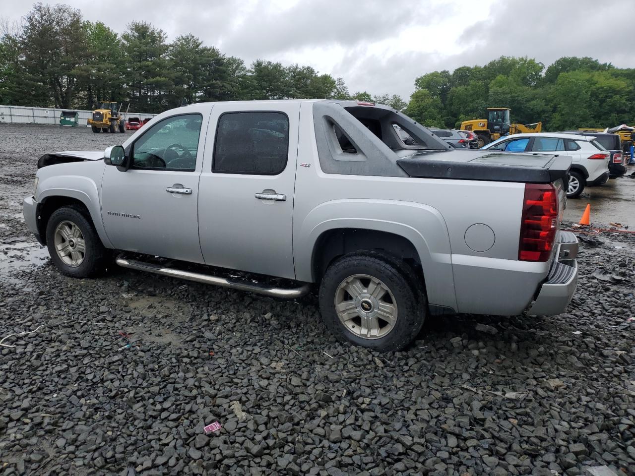 2010 CHEVROLET AVALANCHE LT photo 2