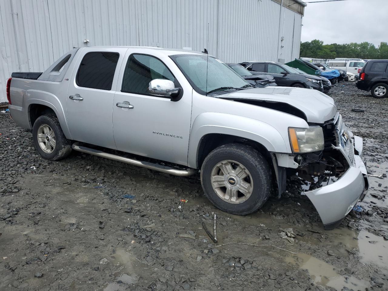 2010 CHEVROLET AVALANCHE LT photo 4
