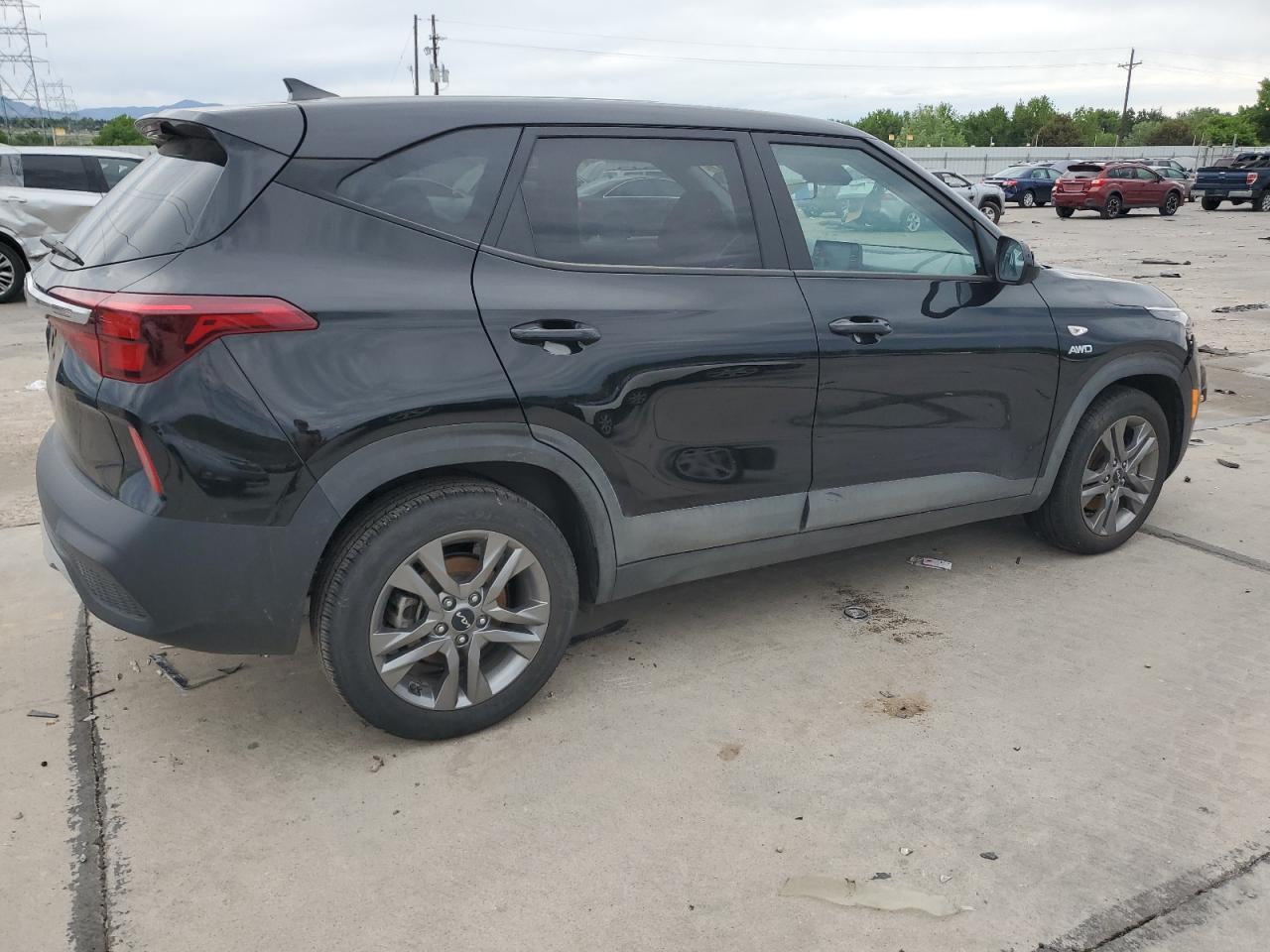 2023 KIA SELTOS LX photo 3